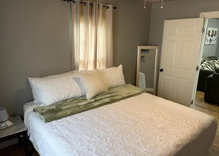 Jade In Beautiful Holiday home Tulsa