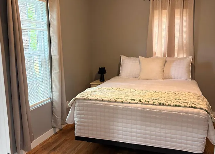 Jade In Beautiful Holiday home Tulsa