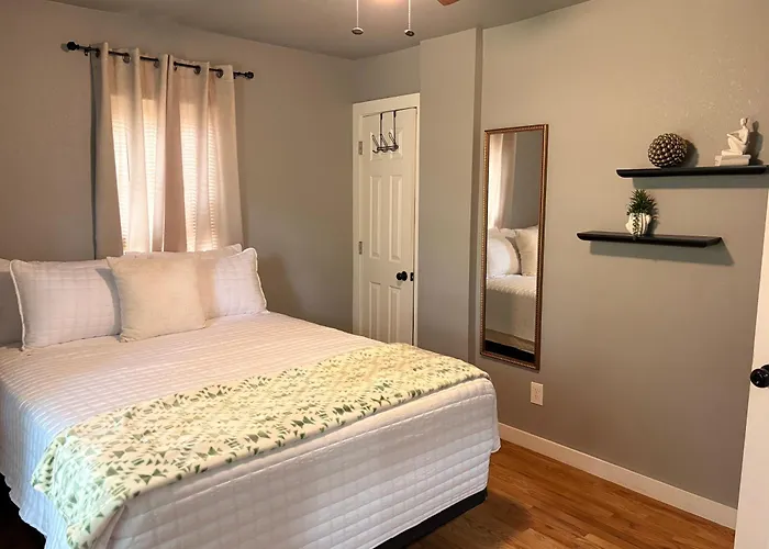 Jade In Beautiful Holiday home Tulsa